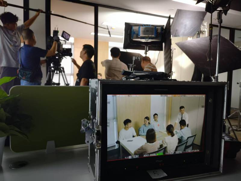 进贤县TVC拍摄公司：科技产品视觉化大师，诠释未来感与功能美学